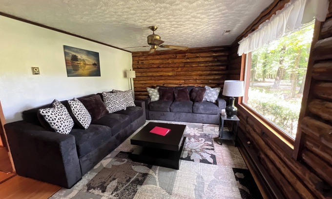 Marion Station Cabin | Entire 4-bedroom 2-bath Cabin with AC, Recreational rooms, WiFi in Crisfield, MD