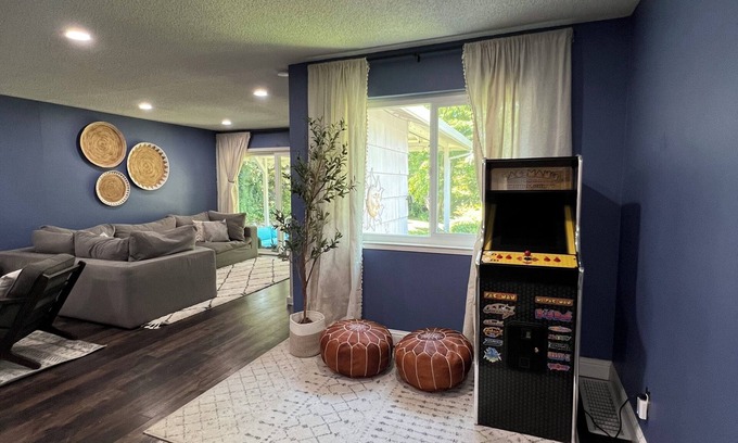 Fair Oaks House | Entire 5 br, tri-level Home Family, Fun, Relax & dreamy park like yard!