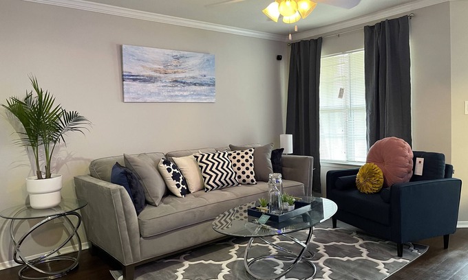 North Druid Hills Apartment | ENTIRE Cozy 1BR/1BA King Ste Condo + Free Parking + Controlled Access + Sleeps 4