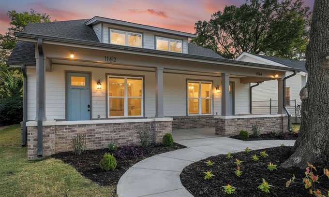 Downtown Memphis House | Entire Cozy Duplex Ideal for Families & Groups