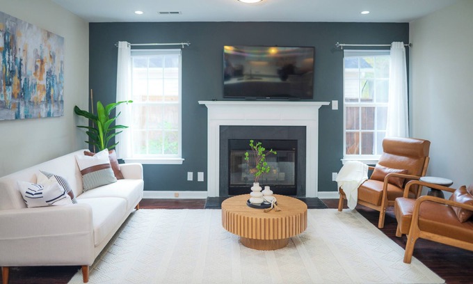 Durham House | Entire home in RTP near Duke, fenced backyard