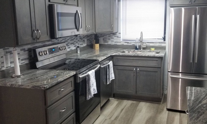 The Lakes House | Entire house. Green Park Beach 7 miles. Private backyard with BBQ