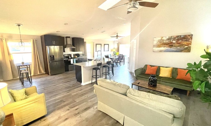 Florida Pines House | Entire House in a lovely neighborhood near attractions