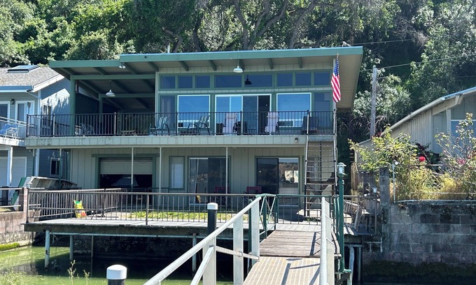 Clear Lake House | Entire Lake Front home on Beautiful Clearlake with Private Dock! See Pics!