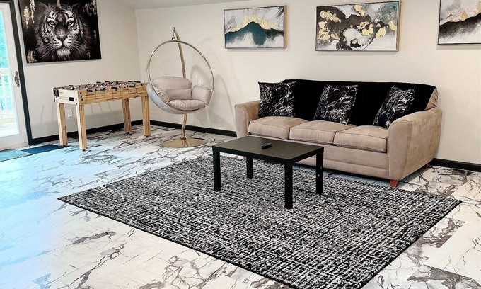 Conyers House | ENTIRE Modern 21st Century GUESTHOUSE TO YOURSELF