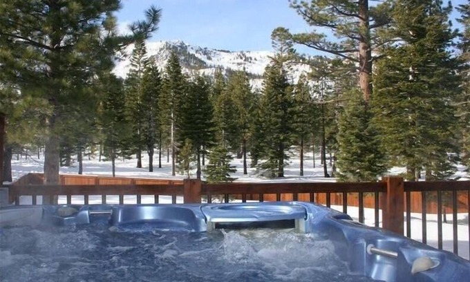 North Upper Truckee House | Epic Views, Luxury, Backing Miles Of National Forest - Monthly & Holiday Rental