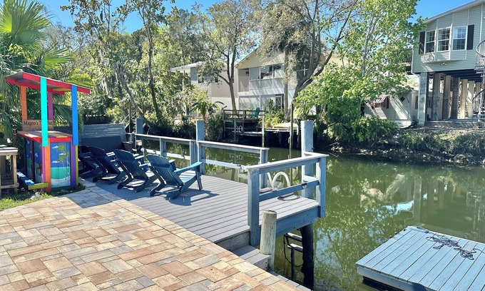 Weeki Wachee Gardens House | EPIC Weeki Wachee paddle house included paddleboards and kayaks!