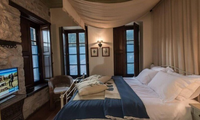 Karpenisi Hotel | Epoches Luxury Suites