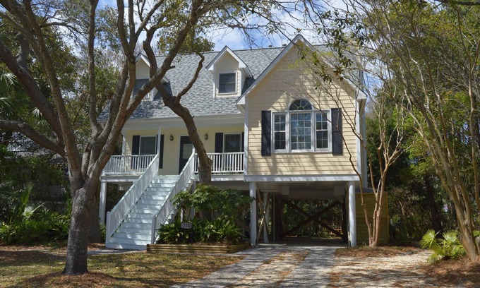 Sunset Point House | Equally Close to both Beach and and Town