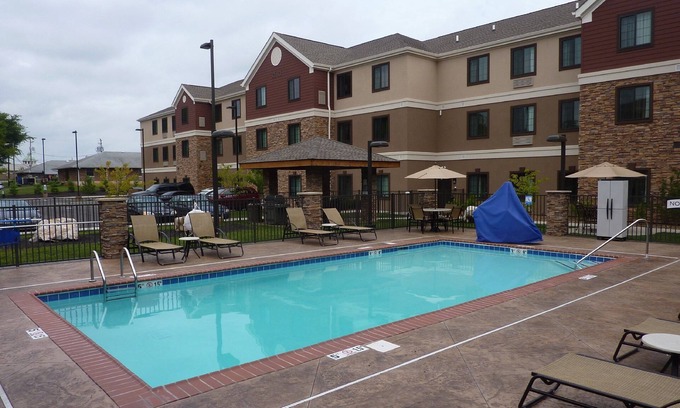 Bowling Green Condo | Equipped King Suite near the WKU campus | Free Daily Breakfast + Gym Access