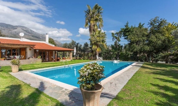 Eretria Villa | Eretria Retreat Villa:< 90 min from Athens Airport