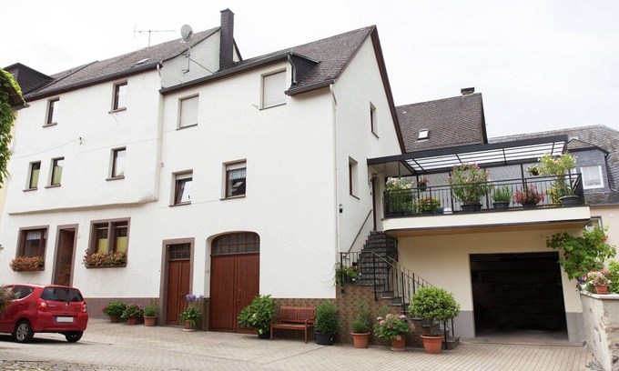 Ernst Apartment | Ernst Lakeside Escape