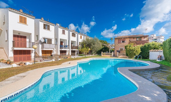 Alcudia House | ES MALLORQUI - Apartment with shared pool in Port d'Alcúdia. Free WIFI.