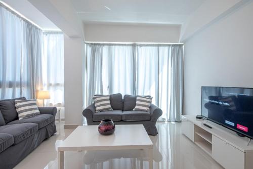 La Julia Apartment | Escape Apartments, Balcony, Pool & Gym in La Julia