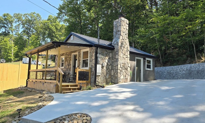 Dandridge Cottage | Escape reality at Douglas lake, HOT TUB, fire pit, Lake views. Couples Retreat.