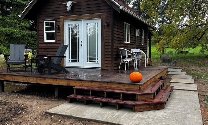 Odell Cabin | Escape to a serene retreat nestled on a 2 acre lavender farm in Hood River, OR