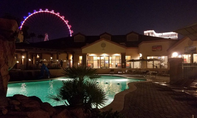 Las Vegas Resort | Escape to Luxury at Desert Club Resort - Your Ultimate Desert Oasis Awaits