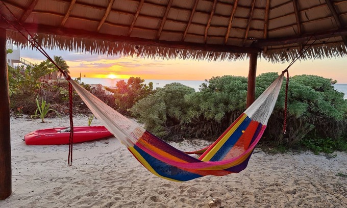 Ixil House | Escape to Paradise, Minimalist 4-BR Beachfront: 300 Mbps with amazing views