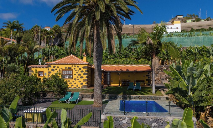 Tijarafe Cottage | Escape to paradise. An intimate house surrounded with a private pool.