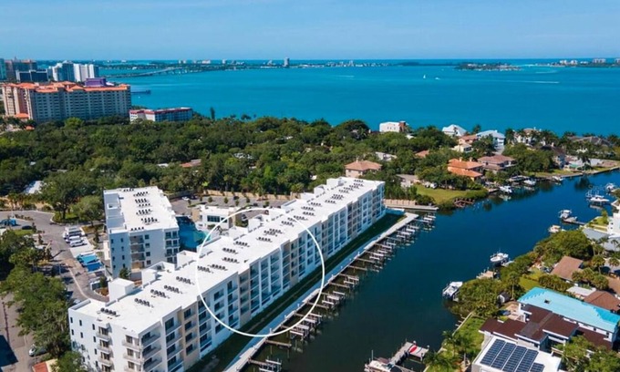 Central Sarasota Condo | Escape to Paradise: Charming 2BR Condo, Sarasota Bay - Serenity Meets City Vibes