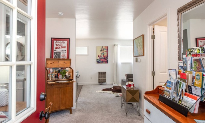 Sebastopol House | Escape to Sebastopol's charm, near The Barlow. We love Dogs!