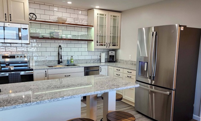 Spicer Condo | Escape to Spicer and enjoy stunning lake views from this comfortable 2-bedroom!