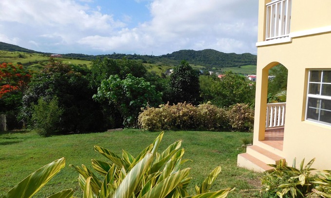 Ogees Apartment | Escape to the Serene Valley Vista Retreat