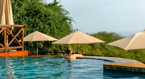 Mto wa Mbu Cabin | Escarpment Luxury Lodge Manyara