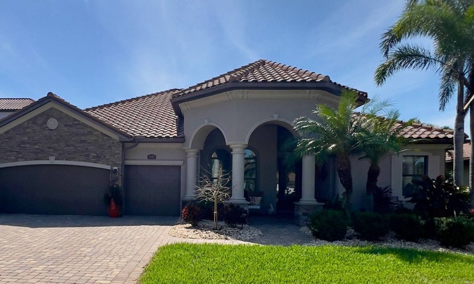 Naples House | Estate Bungalow With TPC golf course. Luxury, in and out.