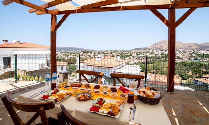 Gokceada Hotel | Estia Konukevi