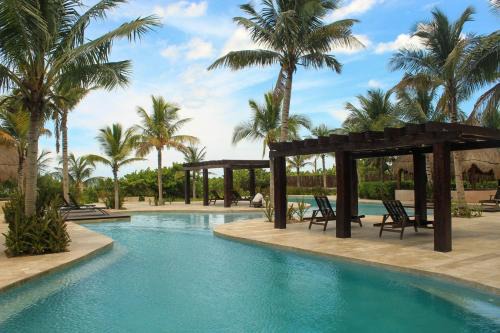 Ixil Apartment | Eubea Luxury beachfront penthouse