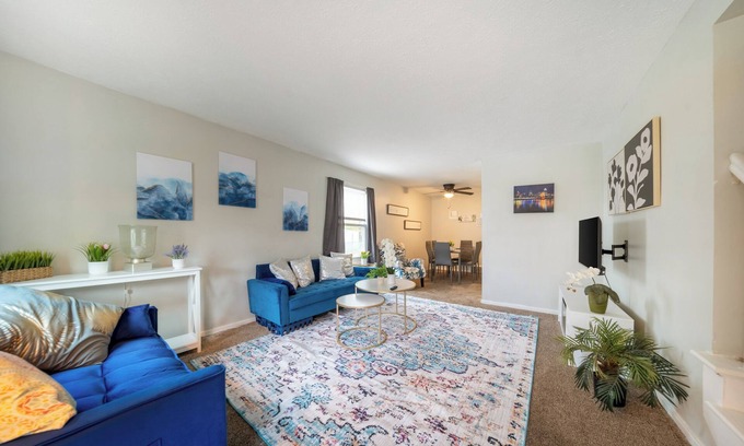 Euclid House | Euclid Eclipse! 3 bedroom 1 bath w/king bed, up to 7 guests