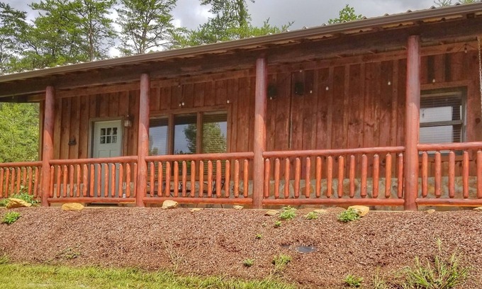 Copperhill Cabin | Eula Mae- Hot tub,Gas Fireplace, Wifi, campfire pit, secluded, close to rafting