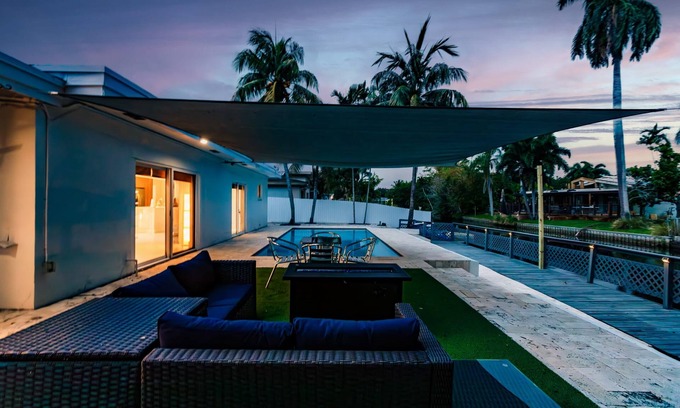 Aventura House | Events Welcome 5b3b Home w Pool Hot Tub BBQ