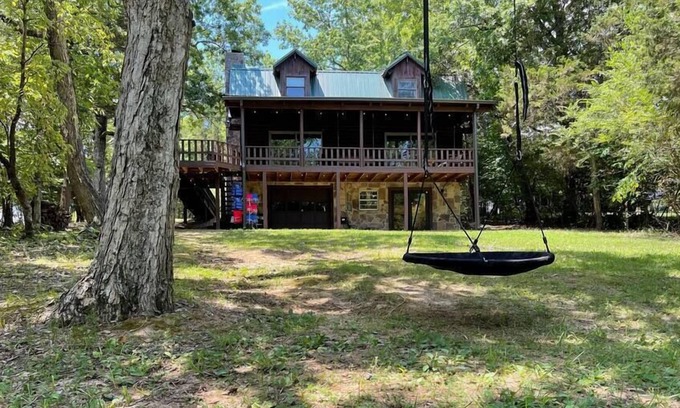 Spring City House | Everett Lodge - Cozy Lakefront Retreat