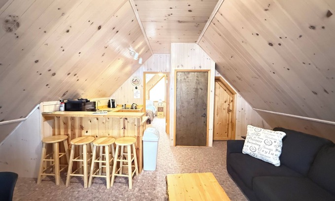 Island Park Apartment | Evergreen Escape * Free Trash Disposal, 1Bedroom, Sleeps 3 Wifi, Bbq Grill- 35 Mins to Yellowstone