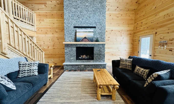 Greenville Cabin | Evergreen Escape - Winter and Summer fun on Moosehead Lake!