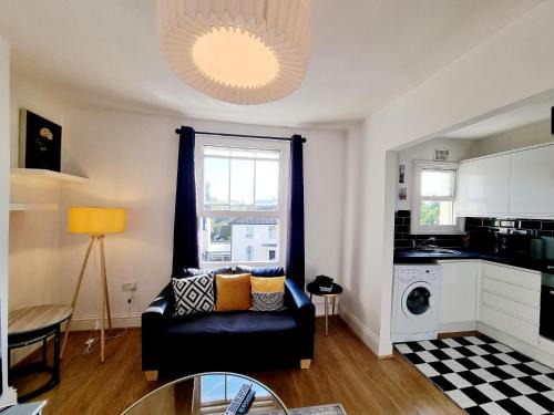 Mile End Apartment | Evo View - 1 Bed Apartment - stunning views 3 mins walk Mile End Station