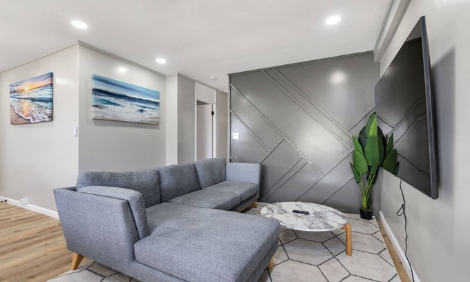 Ewa House | Ewa Beach 3BR - Sleeps 6, WiFi, A/C + Golf & Shop