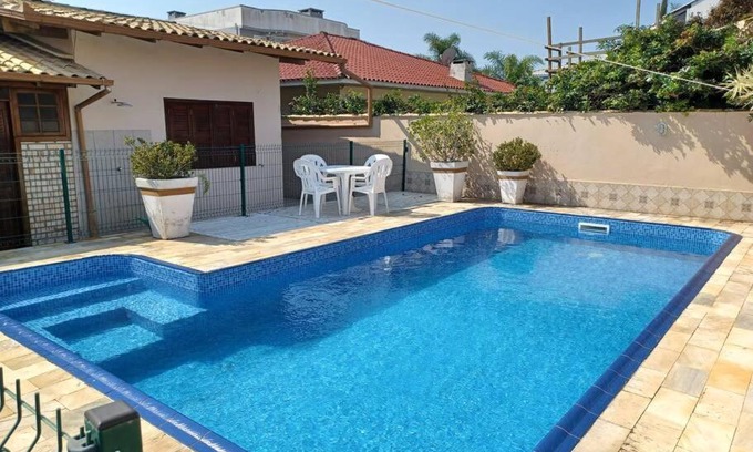 Ingleses Centro House | Excelente casa com piscina na Praia de Ingleses