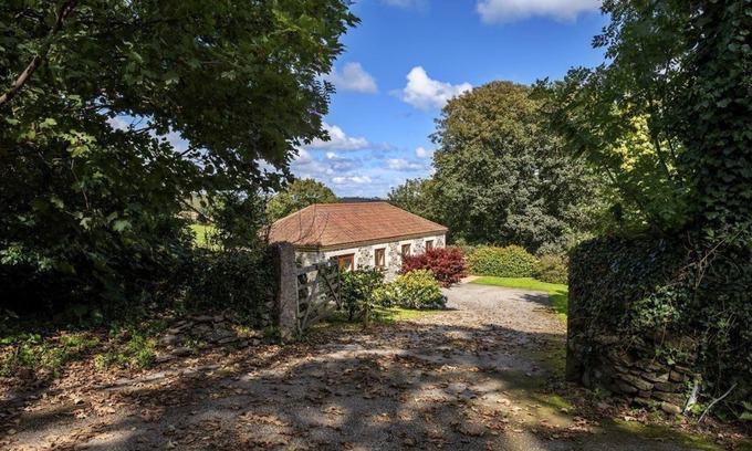 Caerhays House | Excellent converted barn in historic castle of Caerhays on the South Cornish Coast