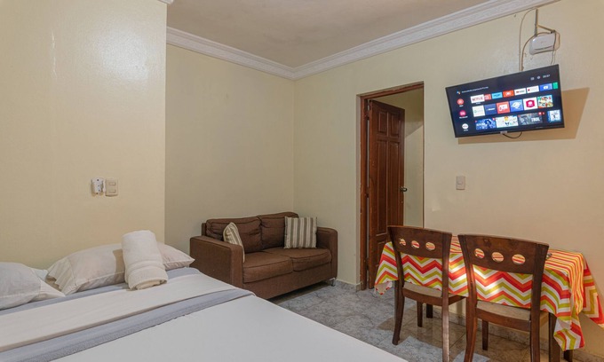 Corales del Sur Hotel | Excellent Single Room 1 Double Bed Free High Speed Wireless & Wired Intenert