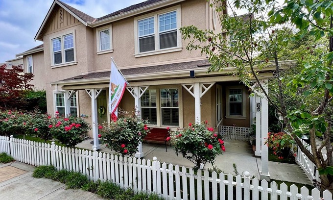 Napa House | EXCEPTIONAL NAPA Wine Country 3 bedroom, 2.5 bath HOUSE fully furnished rental