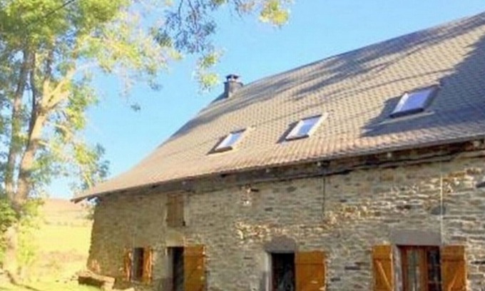 Anzat-le-Luguet Cottage | Exceptional setting, fresh air, peace and quiet, sleeps 12