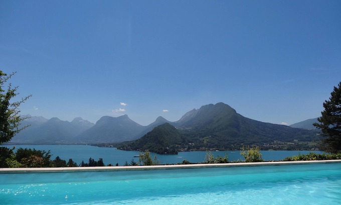 Talloires-Montmin Villa | EXCEPTIONAL VIEW OF LAKE and mountains, 20 minutes Annecy, 300 m from beach