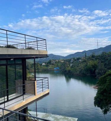 El Penol Apartment | Exclusiva cabaña con vista a la represa