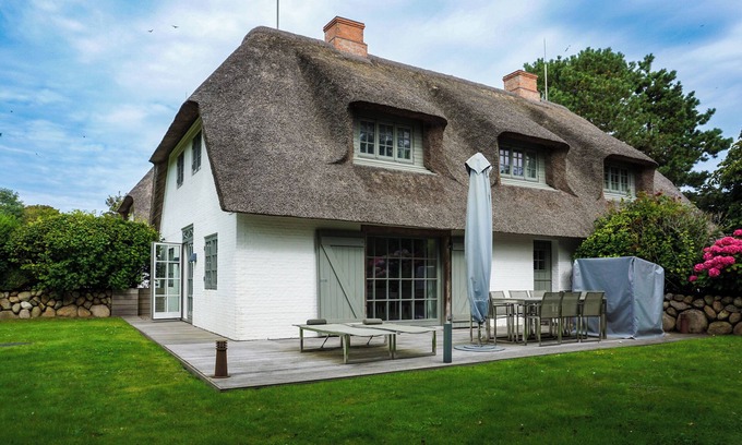 Keitum House | Exclusive Frisian house in Keitum on Sylt with garden, sauna and wood-burning stove