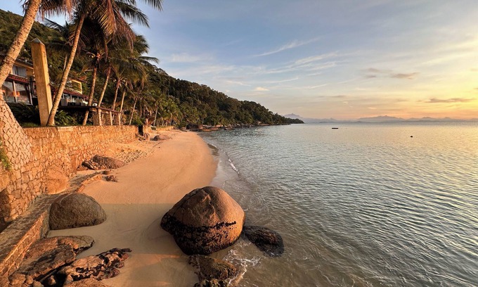 Paraty House | Exclusive house in Ilha with beach and sea view.