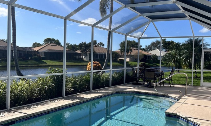 Falcons Glen House | Exclusive Lely Resort House -Private Pool -Sleeps 6