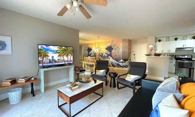 Aventura Apartment | Exclusive Yacht Club Condo 10 Min to the Beach